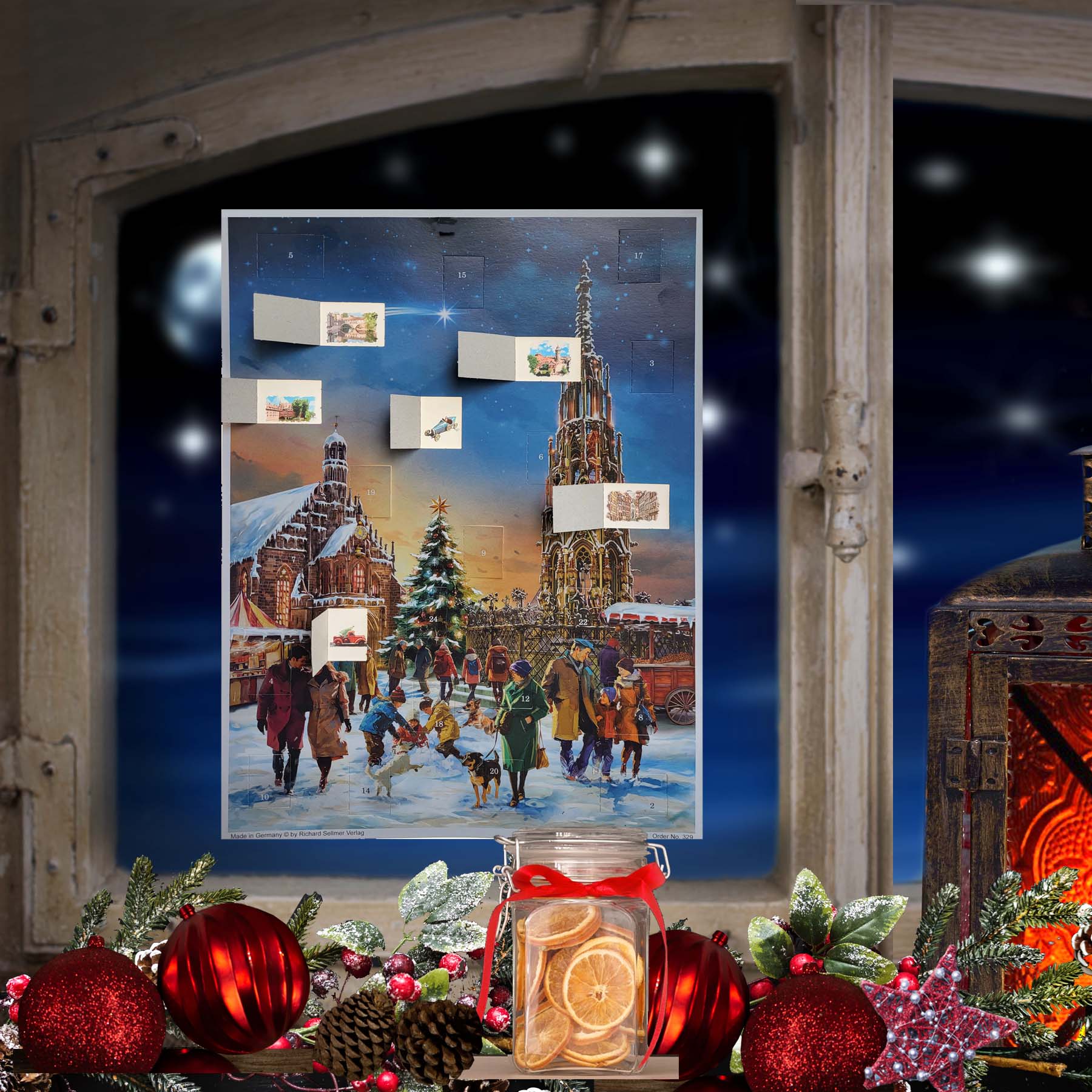 Adventskalender "Nürnberg" am Fenster hängend.