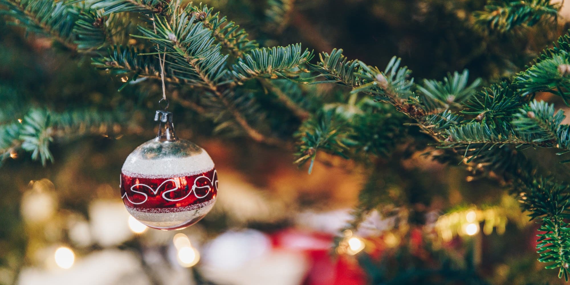 Banner Weihnachtskugel am Baum