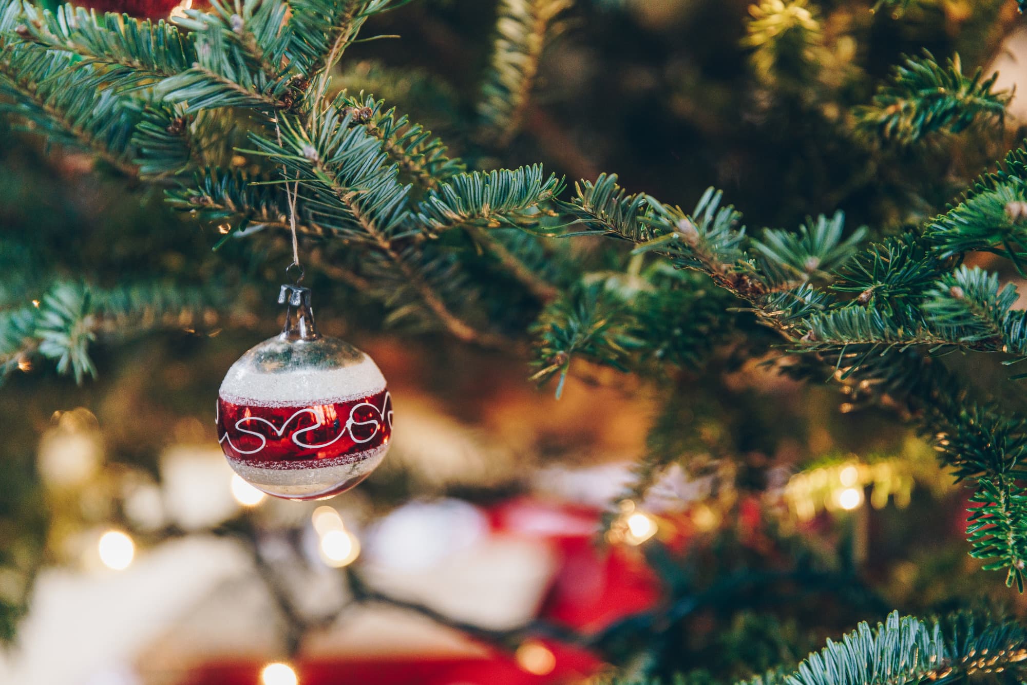 Banner Weihnachtskugel am Baum